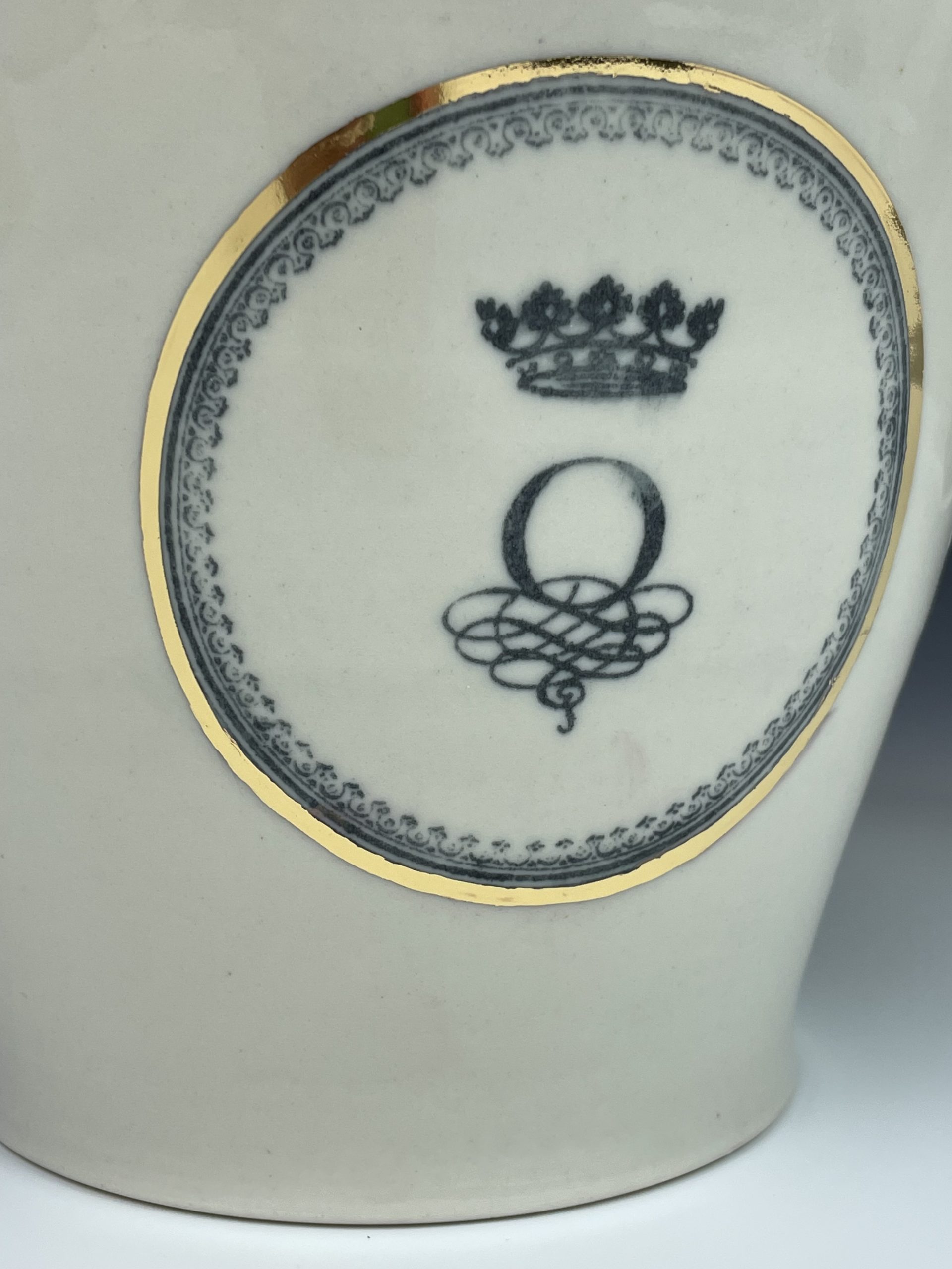 Zoom in of front of Oceano ice bucket showing stylized O with crown above it in a golden circle.